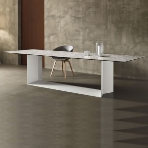 Обідні столи